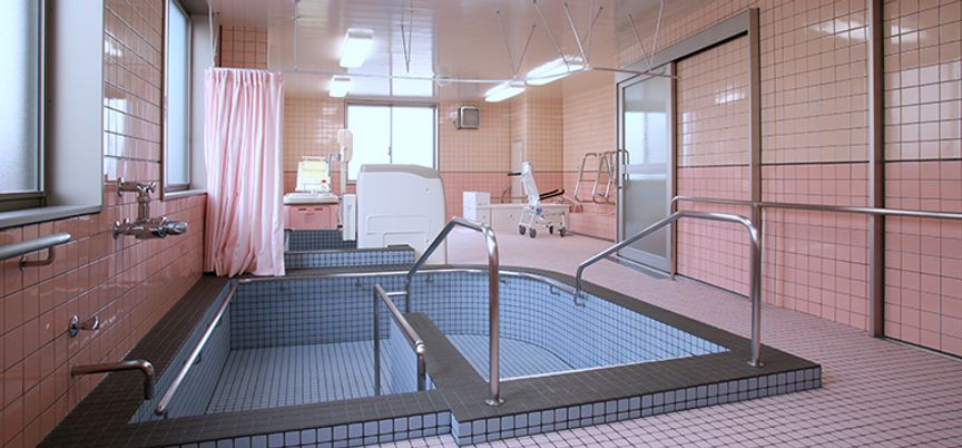 明るく衛生的な浴室