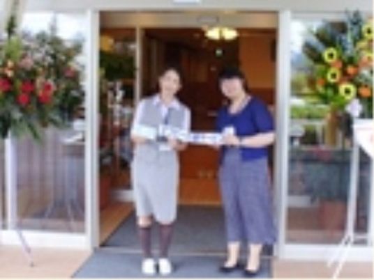 スタッフ同士の笑顔の挨拶