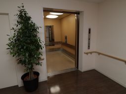 廊下とエレベーター