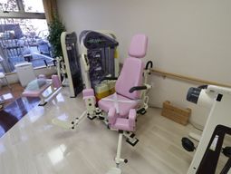 ピンクの機能訓練機器