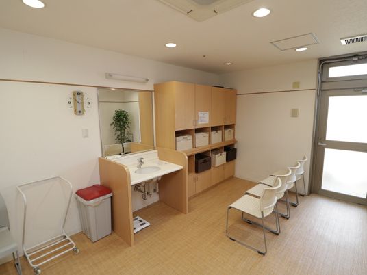 待合室の清潔な空間