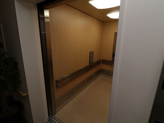 エレベーター前のスペース