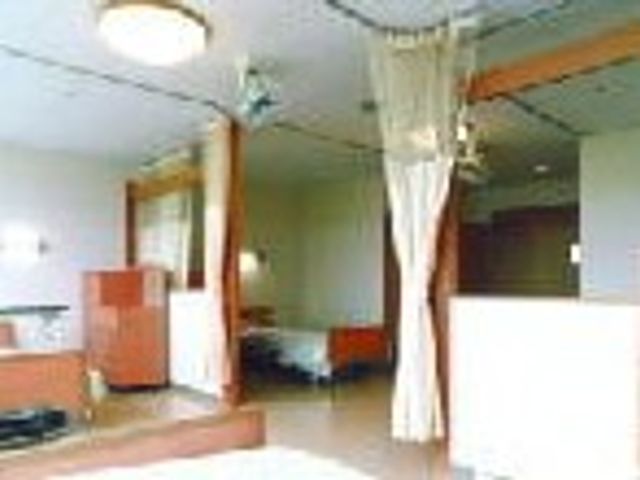 明るい空間の居室 居室 自然光が入る開放感のある居室です。広々とした空間で、穏やかな環境が整っています。