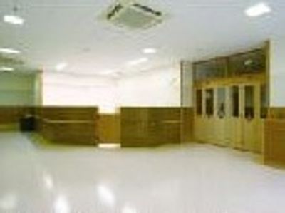 明るい空間の広間