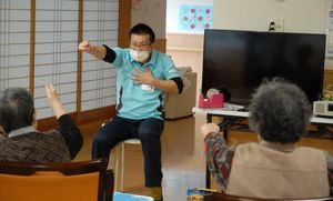 高齢者向け運動指導の様子