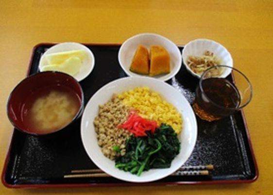 配膳された和風食事