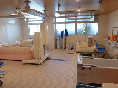 福祉機器が整った浴室  