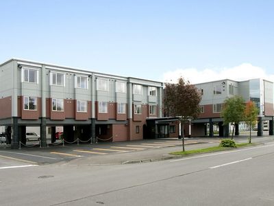 モダンな建物の外観