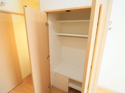シンプルなクローゼット