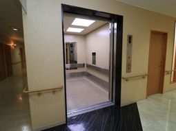 廊下にあるエレベーター