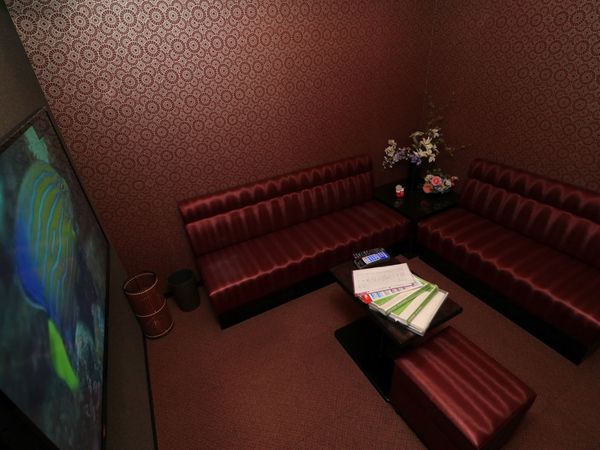 赤茶色の居心地の良さそうな空間