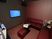 赤いソファのある部屋