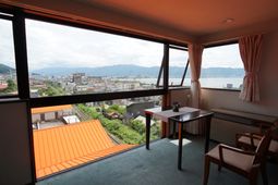 明るい部屋と美しい景色
