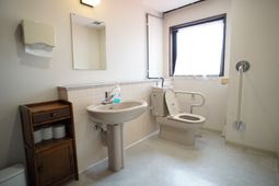 清潔なトイレの一室