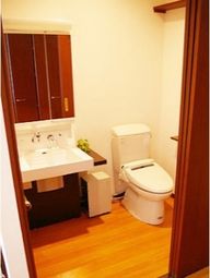 清潔な洗面所とトイレ