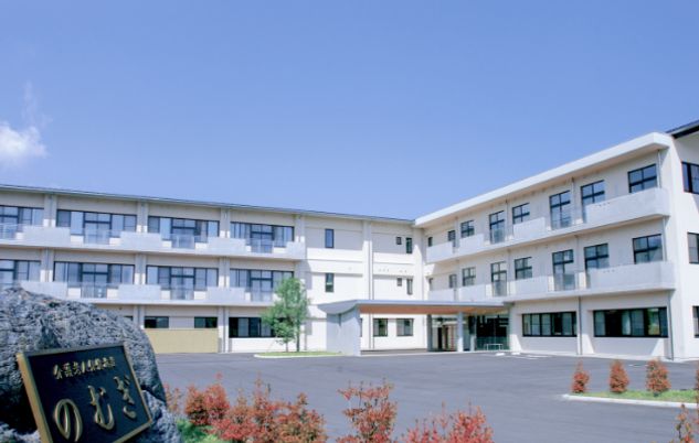 3階建ての建物外観