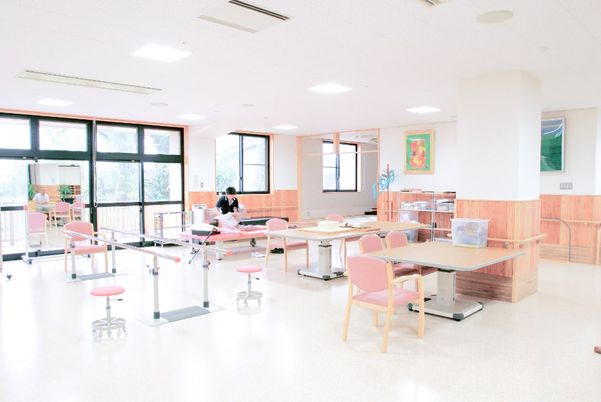 自然光が入る広々とした空間