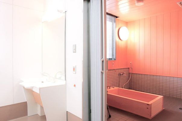 明るい浴室空間