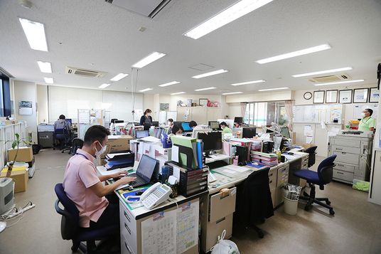 スタッフのデスクワークエリア
