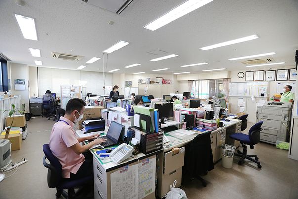 スタッフのデスクワークエリア