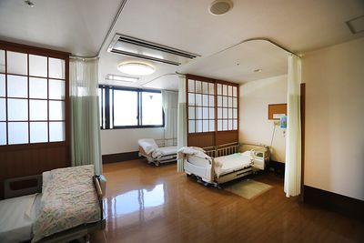 光の差し込む居室