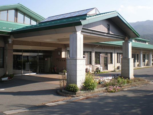 施設の正面玄関  