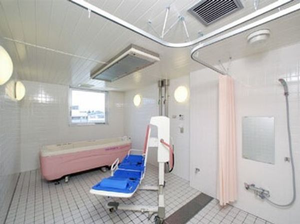 明るい清潔な浴室