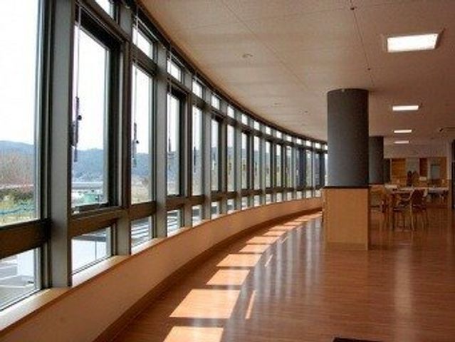 自然光に満ちた廊下