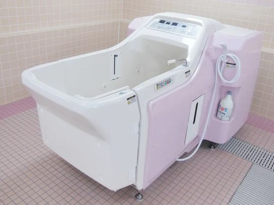 機械浴槽の浴室  