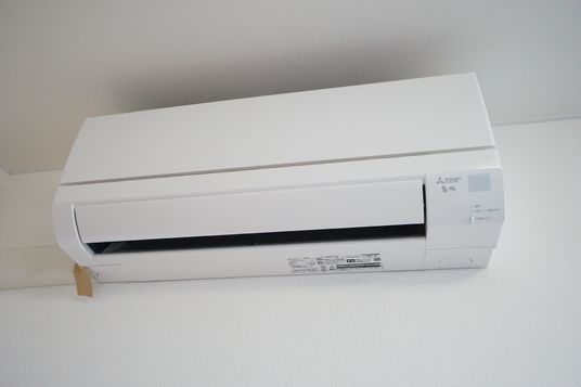壁掛け型エアコン