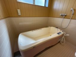 快適な設備の浴室