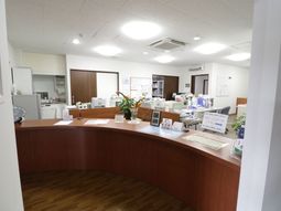 明るいフロントの様子