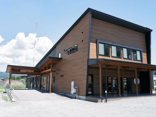 木目調の建物外観  
