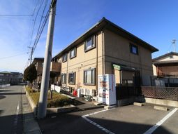 明るい日差しの住宅風景