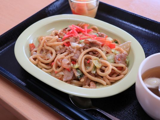 彩り豊かな食事の一例