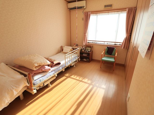 居心地の良い居室 居室 陽光が差し込む温もりあふれる居室です。快適な日常生活を支えるための配慮が行き届いています。