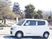送迎車と城の外観  