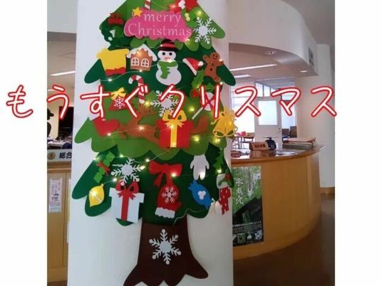 クリスマス飾りのロビー  