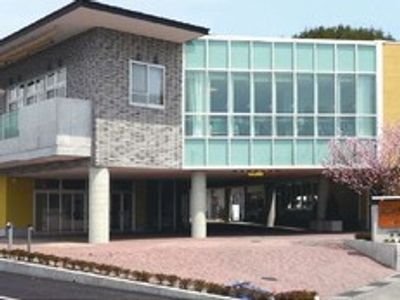 モダンな外観の建物