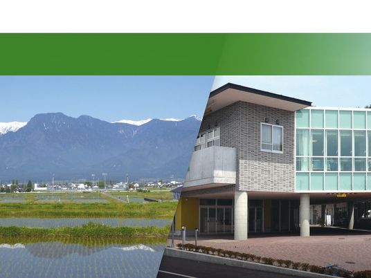 自然に囲まれた外観  