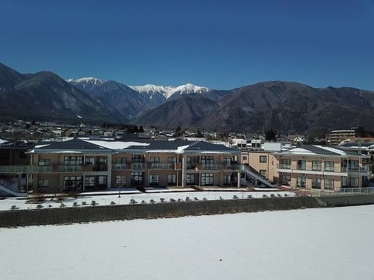 雪景色の施設外観  