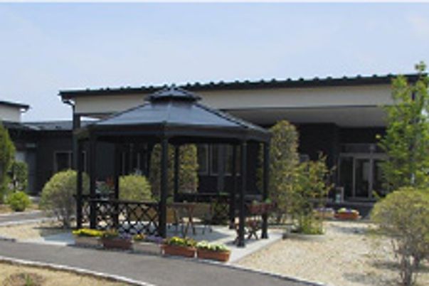 緑に囲まれた中庭