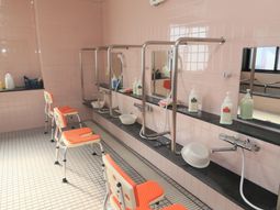 清潔な浴室施設