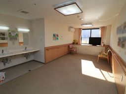 明るい多目的室の一角