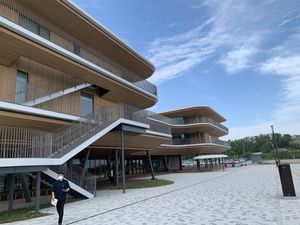 近代的な施設の外観  
