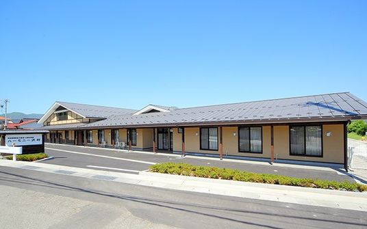広がる建物の外観  