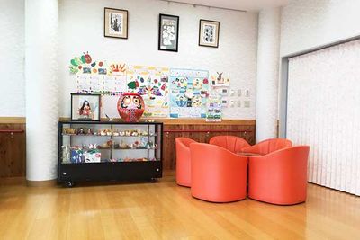 アートが飾られた共有スペース