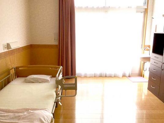 明るい個室の居室