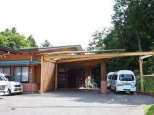車寄せのある外観  
