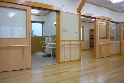 便利な出入口の廊下